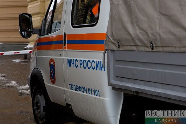"Жигули" врезались в бетонное ограждение на трассе в Карачаево-Черкесии
