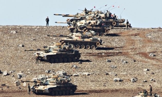 Турция продолжает стягивать технику на границу с Сирией