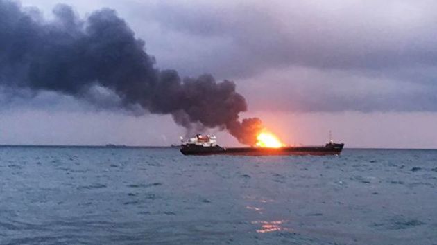 Жертвами пожара на судах в Керченском проливе стали десять моряков
