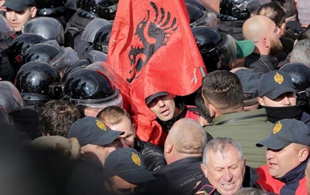 В Албании началась революция