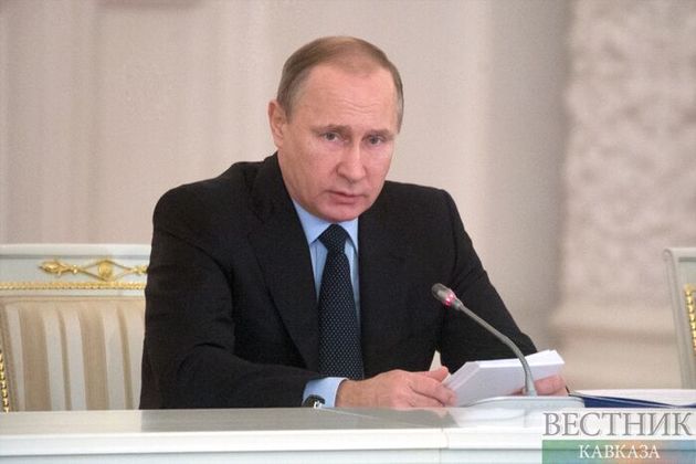 Владимир Путин поздравил молодежь с Днем студотрядов