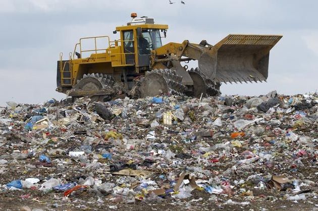 Аксенов потребовал за месяц очистить Керчь от мусорного полигона