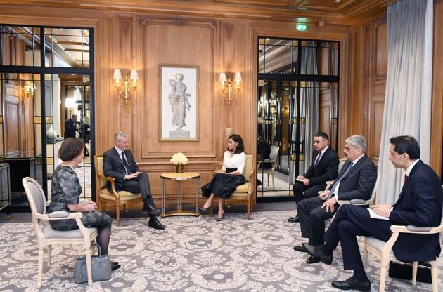 Мехрибан Алиева встретилась с министром экономики и финансов Франции 