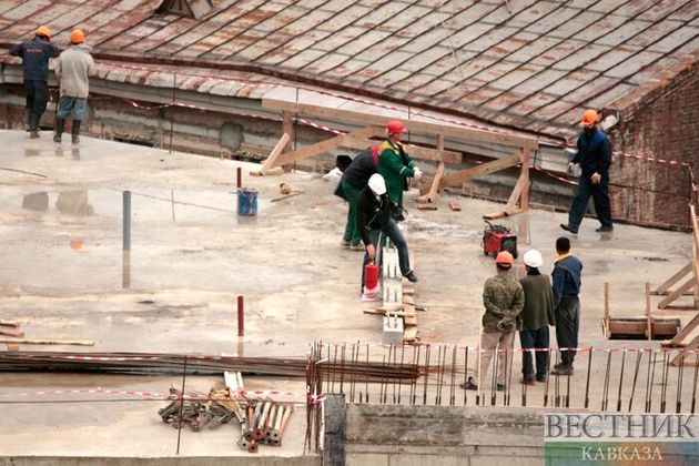 Сорванная крыша вернулась на школу в Ставрополе