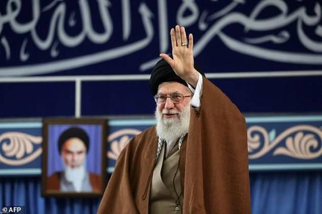 Иранский лидер признал актуальность экономических проблем