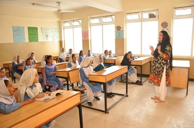 Фонд Гейдара Алиева передал подарки школе для девочек в Пакистане