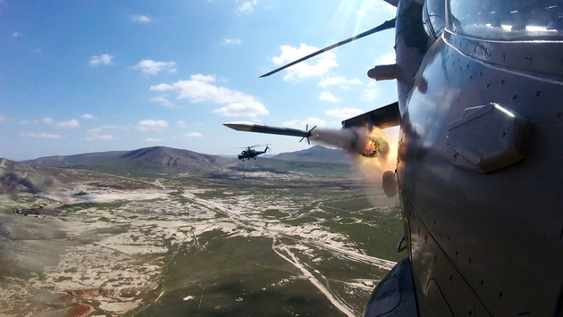 Летно-тактические занятия военных вертолетов прошли в Азербайджане