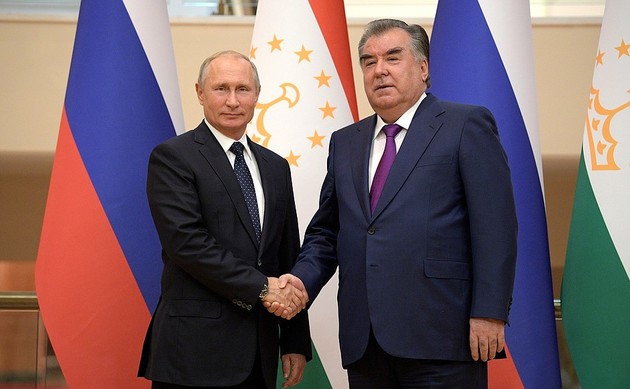 Путин и Рахмон обсудят двусторонние вопросы и региональные проблемы 
