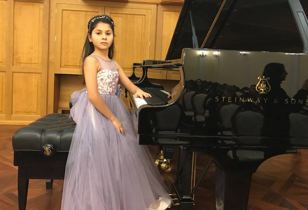 Восьмилетняя азербайджанская пианистка покорила Москву