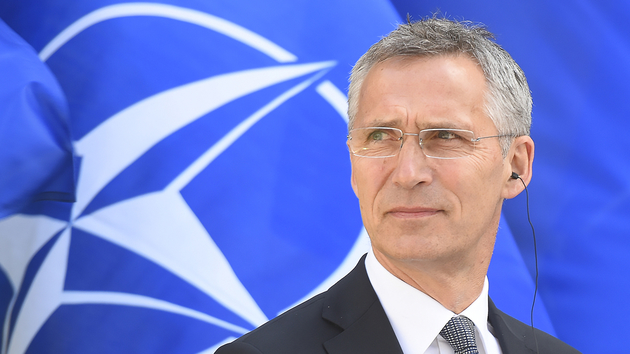 Столтенберг пригласил Зеленского в НАТО 