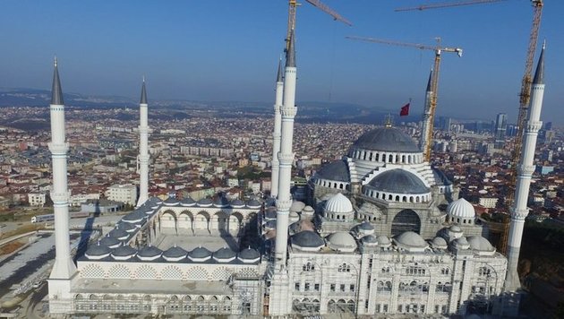 Крупнейшая в Турции мечеть откроется в Стамбуле 