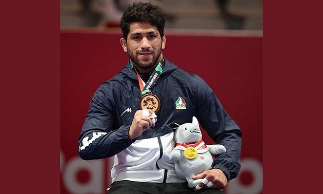 Борец посвятил иранским азербайджанцам "золото" чемпионата Азии