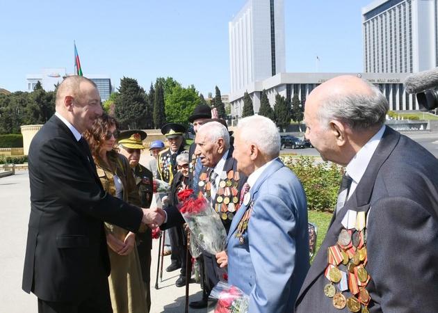 В Баку состоялась торжественная церемония, посвященная 74-й годовщине Победы над фашизмом во Второй мировой войне