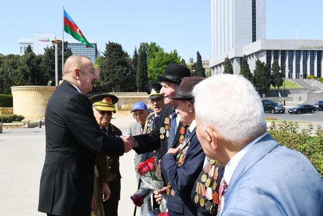 В Баку состоялась торжественная церемония, посвященная 74-й годовщине Победы над фашизмом во Второй мировой войне