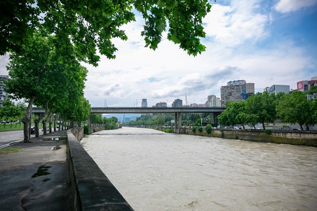 Мост Вахушти Багратиони раньше срока отремонтировали в Тбилиси