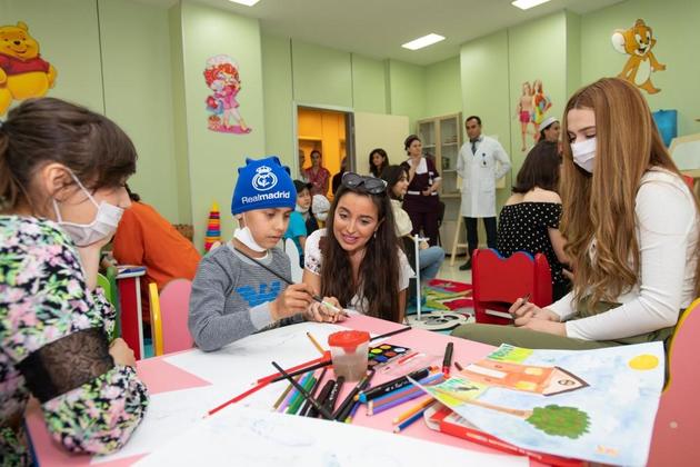 Лейла Алиева посетила Детскую клинику Национального центра онкологии