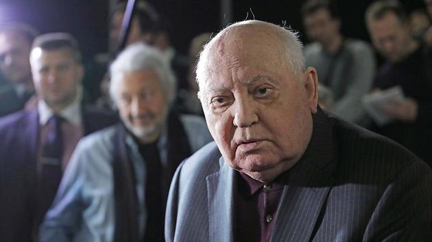 Горбачев заявил о госпитализации 