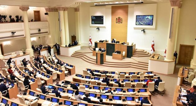Парламентарии Грузии начали процесс утверждения правительства Гахарии 