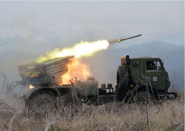 Российские артиллеристы провели учебные стрельбы в горах Армении 
