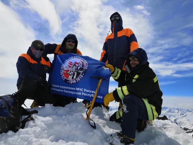 Ко Дню государственности спасатели КБР покорили альпийский Маттерхорн