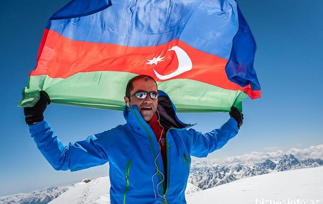 Азербайджанский альпинист Исрафил Ашурлы покорил гору Манаслу