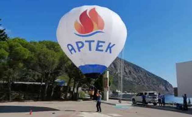 Над Крымом взлетел железноводский воздушный шар "Артек"