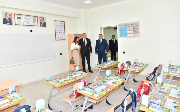 Ильхам Алиев и Мехрибан Алиева участвовали в открытии жилого комплекса "Гобу Парк-2" для вынужденных переселенцев