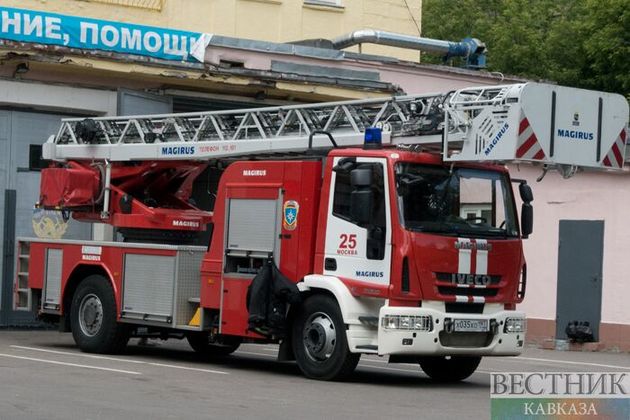 Горящая легковушка промчалась мимо пожарных в Чечне