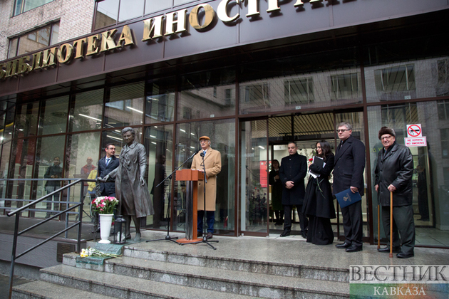 Открытие памятника Имадеддину Насими в Москве (фоторепортаж)