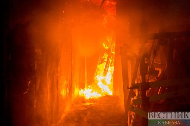 В частном доме в Ереване разгорелся крупный пожар