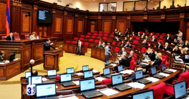 Парламент Армении возьмет под контроль пассажирские перевозки 