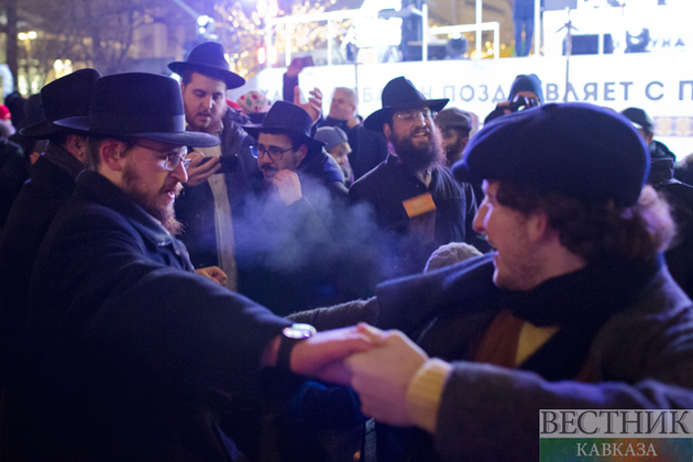 В Москве зажгли первую ханукальную свечу (фоторепортаж)
