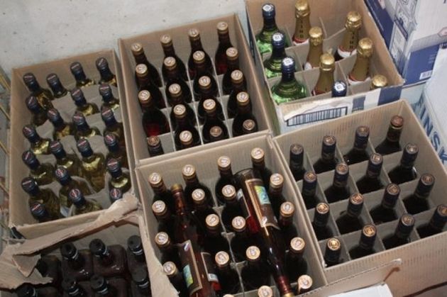 Житель Адыгеи хранил дома 1200 бутылок контрафактного алкоголя