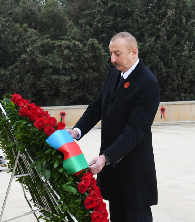 Ильхам Алиев и Мехрибан Алиева почтили память жертв "Черного января" (ФОТО/ВИДЕО)