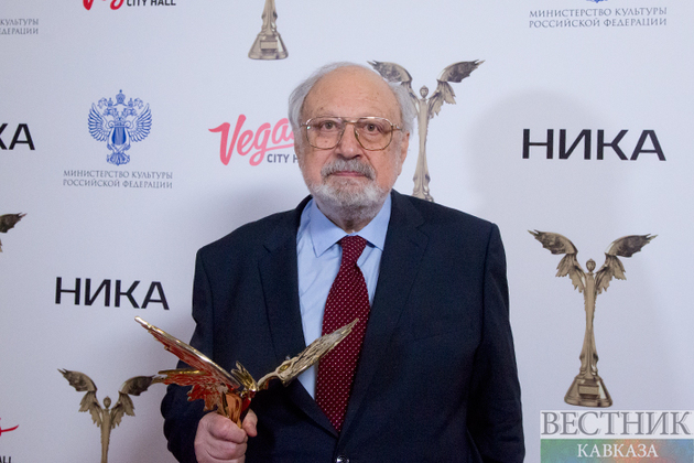 Рустам Ибрагимбеков получил премию "Ника" в номинации "Честь и достоинство"