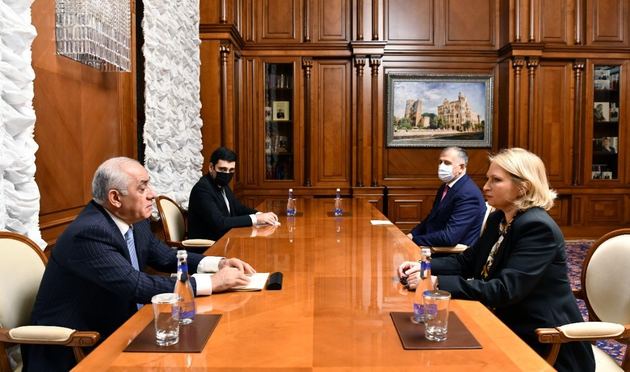 Али Асадов встретился с министром экономики и устойчивого развития Грузии 