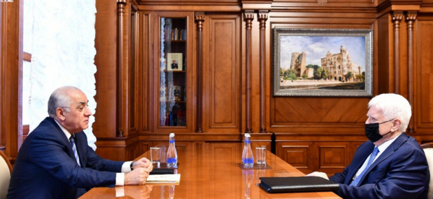 Премьер-министр Азербайджана встретился с российским послом в Баку