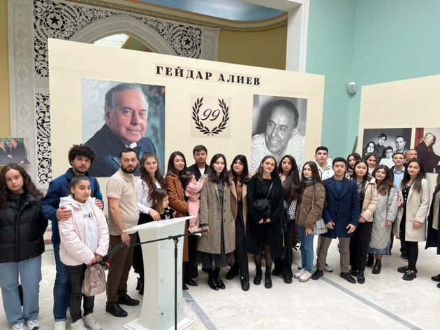 В АМОР почтили память Гейдара Алиева (ФОТО)