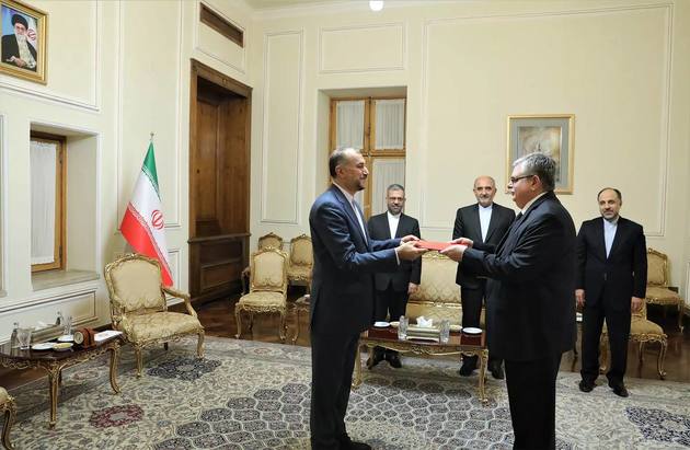 Российский посол в Иране вручил копии верительных грамот Абдоллахияну