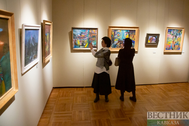 Вводящая в состояние покоя: в Москве представили работы бурятской художницы