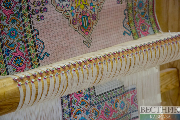 В Баку проходит выставка карабахских ковров