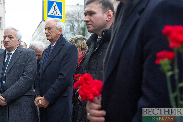 В Москве почтили память жертв "Черного января" (фоторепортаж)