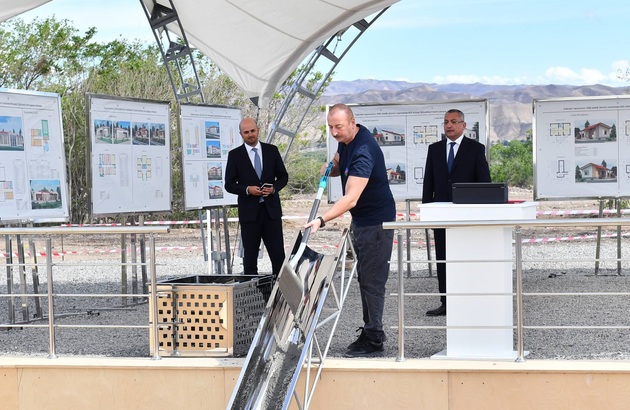 президент Азербайджана Ильхам Алиев закладывает фундамент поселка в Джебраильском районе