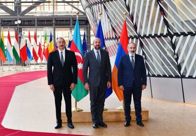 президент Азербайджана Ильхам Алиев, председатель Евросовета Шарль Мишель, премьер-министр Армении Никол Пашинян 