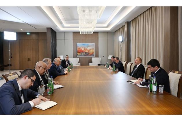Ильхам Алиев провел встречу с главой МИД Алжира