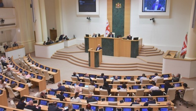 Депутаты подрались в парламенте Грузии: "Мечта" против оппозиции