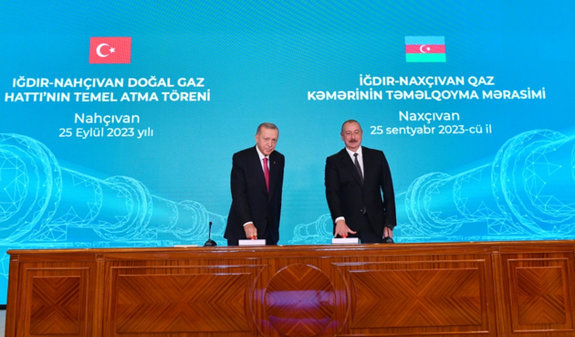 Президенты Турции и Азербайджана закладывают фундамент газопровода Игдыр – Нахчыван