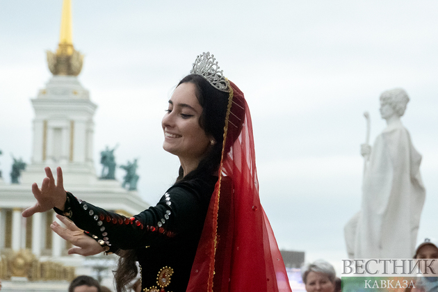 Празднование дня города в павильоне Азербайджан на ВДНХ в Москве