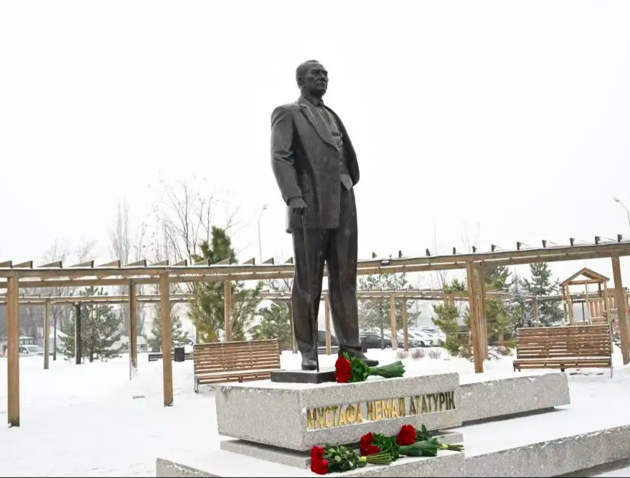Памятник Ататюрку появился в Алматы