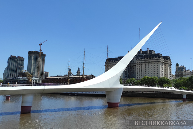 Мост женщины и Министерство обороны Аргентины